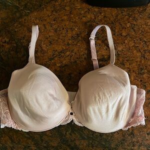 Victoria’s Secret Angels IPEX Tan Pinkish Lace Bra
Full Coverage